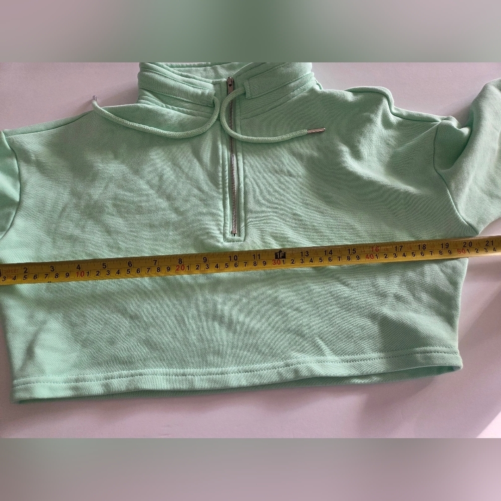NWOT Mint Green Cropped Pullover size S - Picture 5 of 9